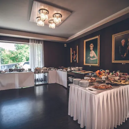 Golden Fish Xia Lejlighedshotel Plzeň