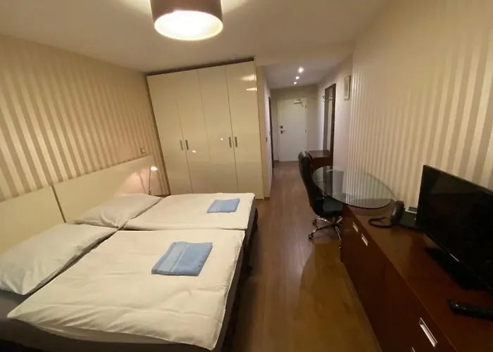 Golden Fish Xia Lägenhetshotell Plzeň